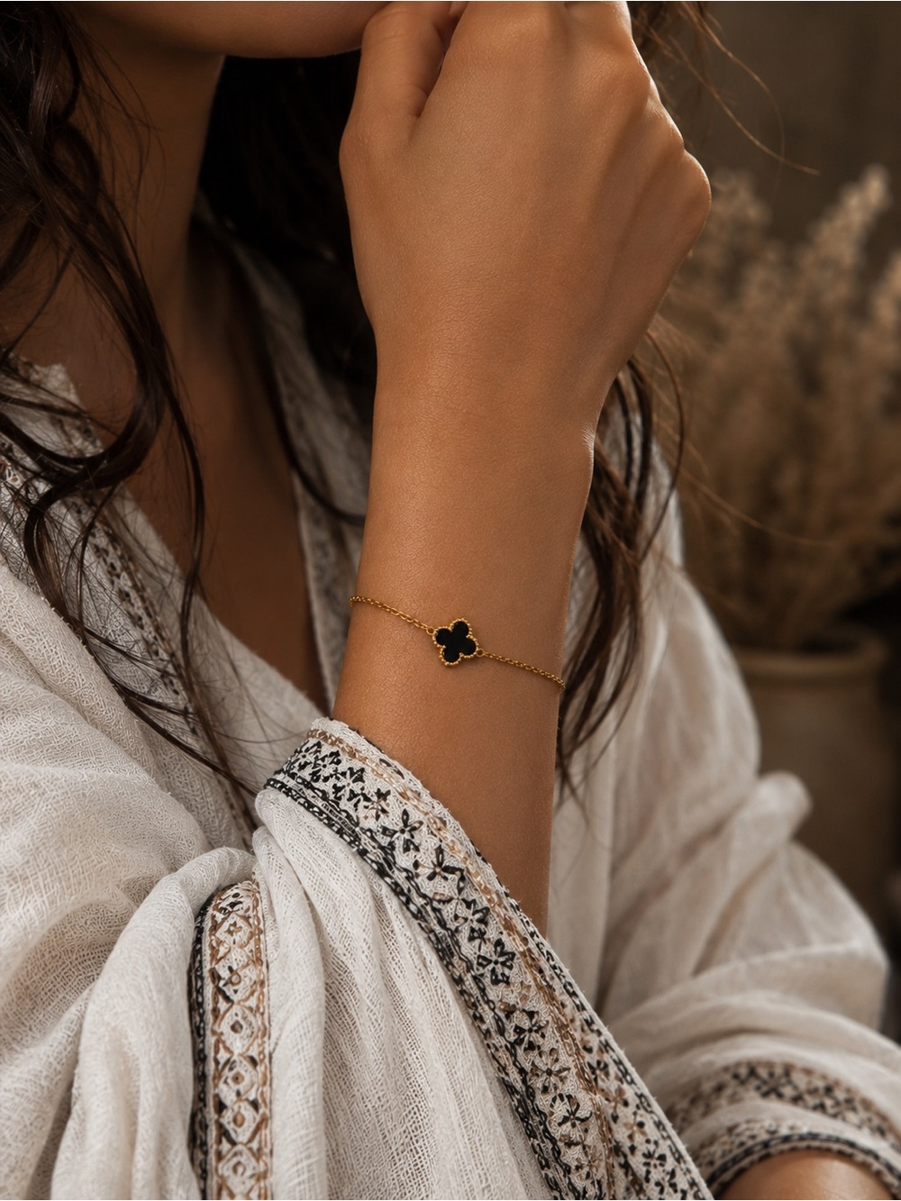 Alhambra inspired Gold Bracelet with Black Clover Charm Motif 9mm